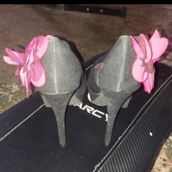 Black Velvet with red flowers platform high heels - Picture 8 of 8